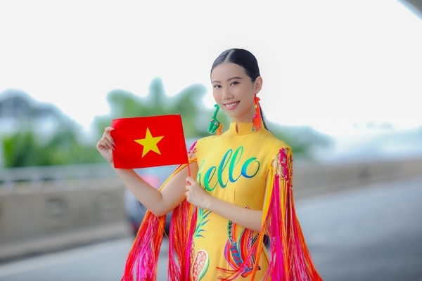 Người đẹp Hà Phương mang áo dài tới đấu trường nhan sắc quốc tế