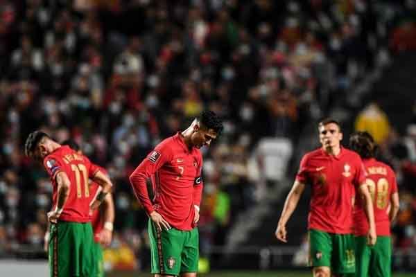 Vòng loại World Cup 2022: Ronaldo bật khóc khi Bồ Đào Nha phải tranh vé vớt