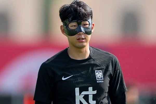 Điều kỳ diệu ở chiếc mặt nạ độc đáo của cầu thủ Son Heung-min