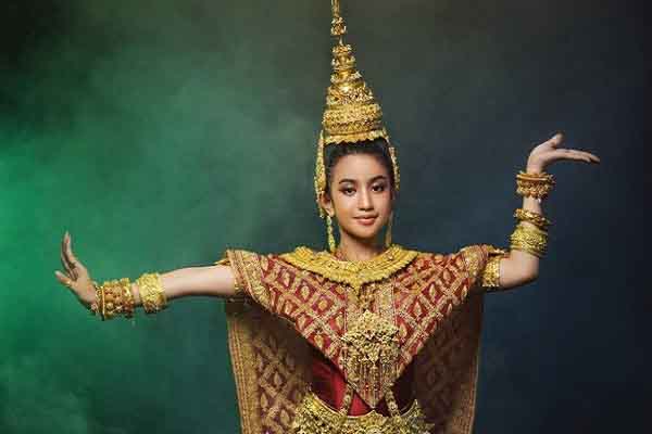 Nhan sắc của tiểu công chúa Campuchia tham gia làng giải trí