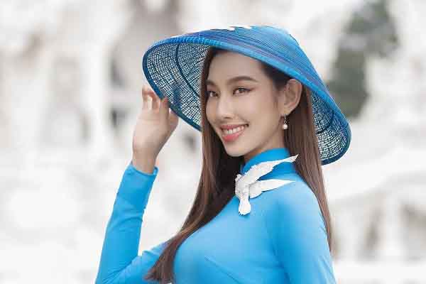 Hoa hậu Thùy Tiên diện áo dài Việt, tỏa sáng tại đất Thái