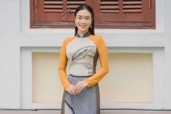 Hoa hậu Ban Mai duyên dáng với áo dài 