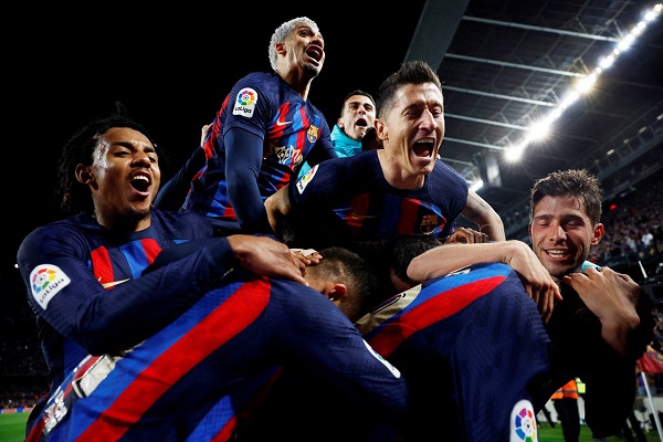 Thắng trận ‘siêu kinh điển’, Barca tiến sát chức vô địch La Liga