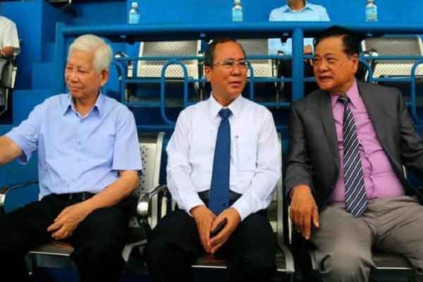 Nguyên Chủ tịch nước Nguyễn Minh Triết dự khán lễ bế mạc và trận chung kết U.19 Quốc gia