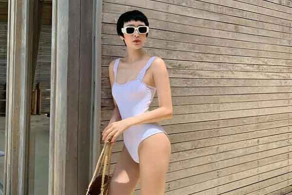Vừa vào hè, Hiền Hồ đã tích cực khoe ảnh bikini nóng bỏng