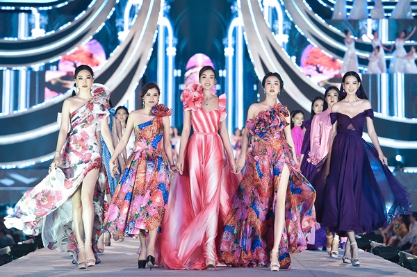 Top 35 Hoa hậu Việt Nam 2020 tỏa sáng trong đêm thi thời trang