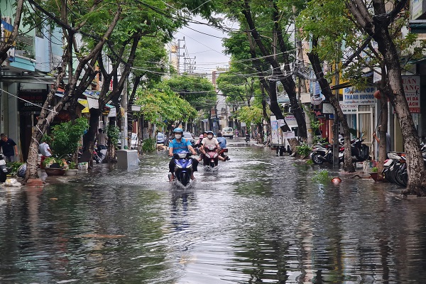 Nguyên nhân nào dẫn đến việc Đà Nẵng phải hứng chịu trận mưa ngập lịch sử