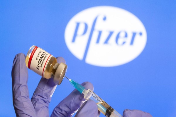 Mỹ triển khai tiêm vaccine Pfizer trong 'chưa đầy 24 giờ'