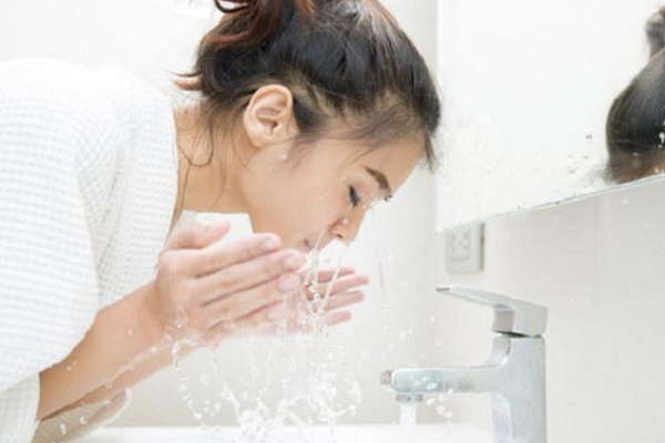 5 tác dụng bất ngờ của việc rửa mặt bằng nước lạnh