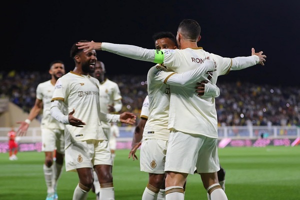 Lập hattrick trong 36 phút, Ronaldo giúp Al-Nassr FC leo lên đầu bảng xếp hạng