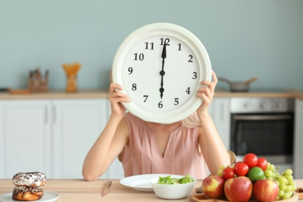 Ăn vào thời gian nào trong ngày sẽ gây hại cho sức khỏe?