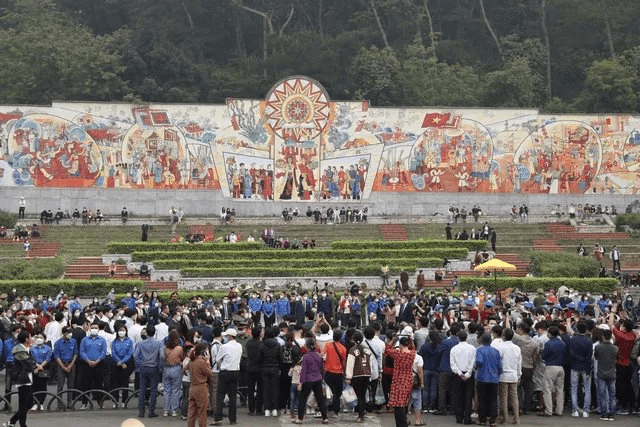 Hơn 500.000 du khách đã tới đền Hùng dịp Giỗ tổ