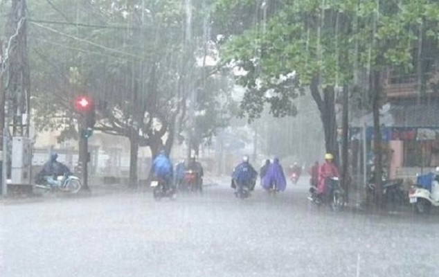 Hà Nội đón mưa rào giải nhiệt, nhiều nơi có nguy cơ ngập úng