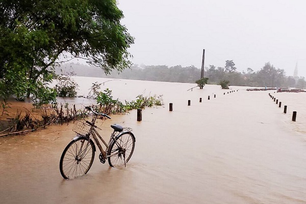 Từ Thanh Hóa đến Quảng Bình vẫn mưa lớn, nguy cơ lũ quét, sạt lở đất