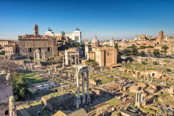 Rome sôi động và cuốn hút du khách trong mùa hè
