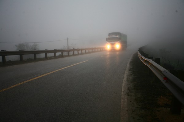 Những điều cần lưu ý khi lái xe trong thời tiết sương mù