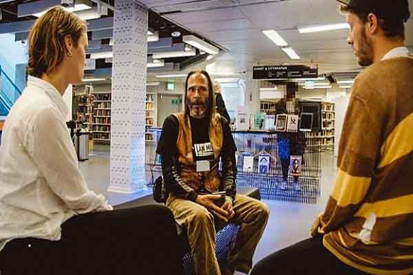 Thư viện cho "mượn người" thay vì mượn sách độc đáo ở Đan Mạch