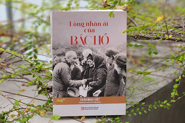 Tác giả Trần Đình Việt ra mắt sách 'Lòng nhân ái của Bác Hồ'