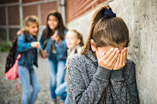 Cha mẹ làm gì khi có con vướng vào bạo lực học đường?