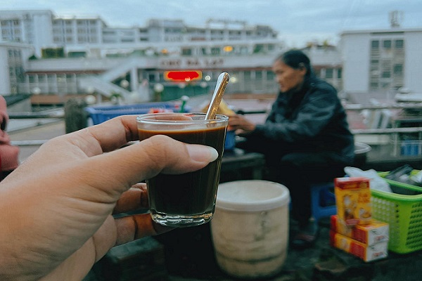 Cà phê sáng ở chợ Đà Lạt - Trải nghiệm bình dị, khó quên