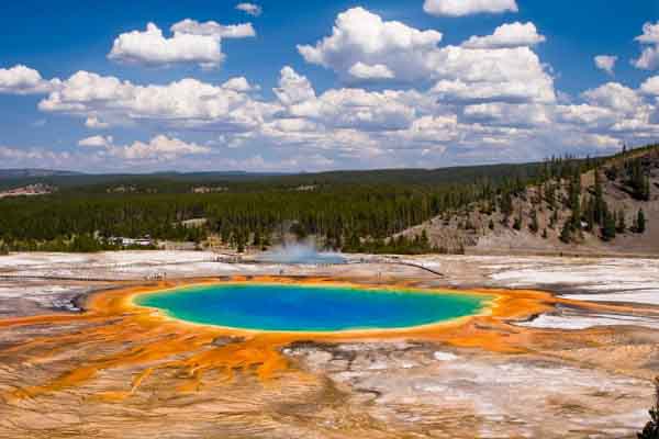 8 hồ nước kỳ lạ nhất thế giới