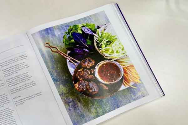 Món bún chả Việt Nam xuất hiện trong sách dạy nấu ăn của 70 đại sứ quán Anh