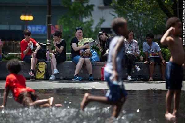 Nắng nóng gây nguy cơ sức khỏe đáng kể cho trẻ em