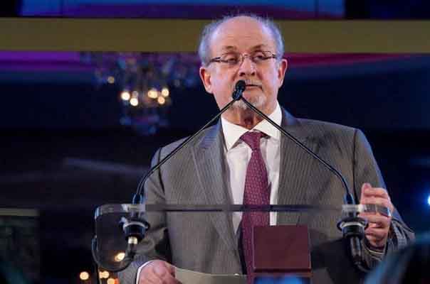 Nghi phạm Hadi Matar không nhận tội, nhà văn Salman Rushdie qua cơn nguy kịch