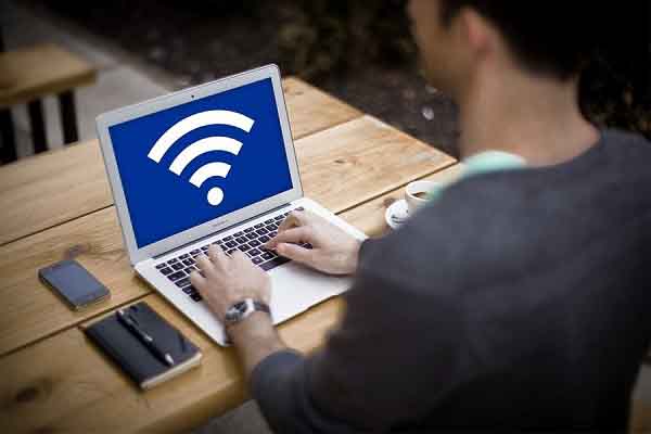 Sử dụng wifi công cộng khi du lịch: Những rủi ro và cách để an toàn