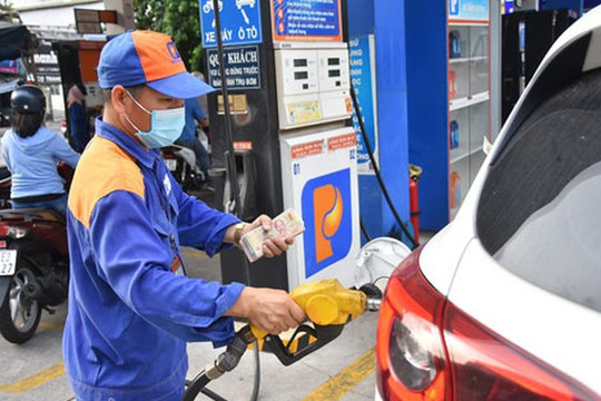 Giá xăng dầu tăng mạnh, xăng tăng từ hơn 1.200 đồng/lít
