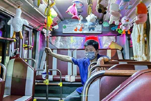 Chuyến xe buýt chở tuổi thơ đi khắp Sài Gòn