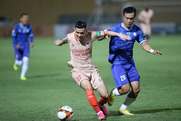 Công An Hà Nội bị Khánh Hòa chặn đứng mạch thắng trong trận đấu có 11 phút bù giờ