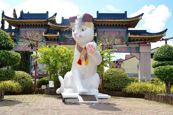 Năm Mão tham quan thành phố mèo Kuching tại Malaysia