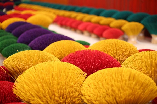 Làng Quảng Phú Cầu rộn ràng sắc màu tăm hương hút khách