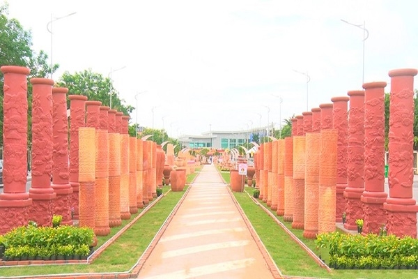 Con đường nghệ thuật gốm đỏ tại Vĩnh Long tưng bừng khoe sắc