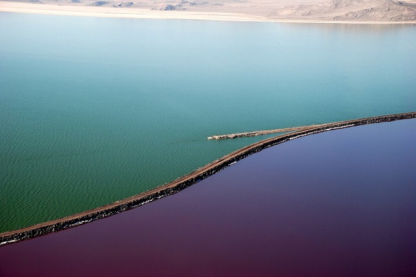 Chiêm ngưỡng hồ muối hai màu ở Utah – Hoa Kỳ