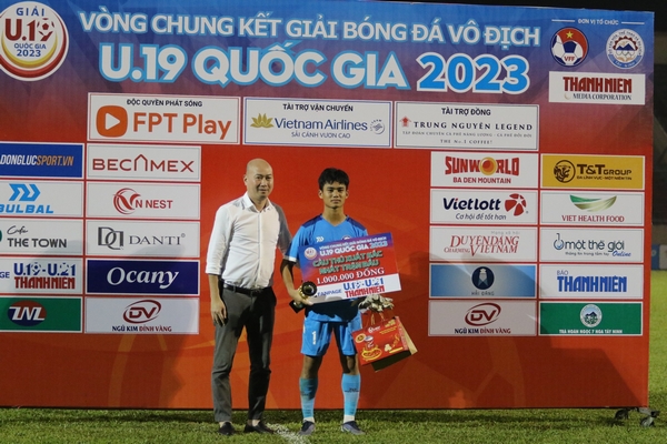 Giành 3 điểm trước đội chủ nhà, thủ môn Nguyễn Chí Khang (U.19 Khánh Hòa) nhận giải Cầu thủ xuất sắc nhất trận