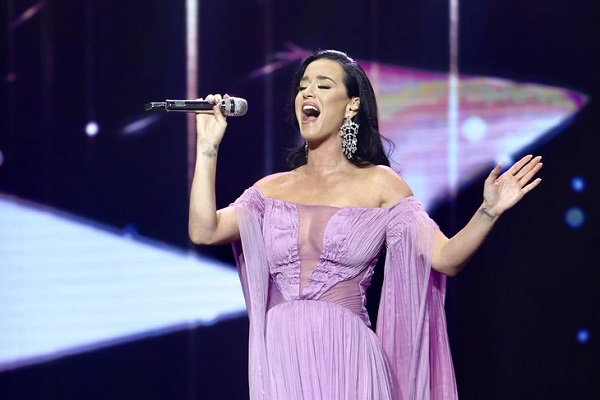 Katy Perry: Hứa tổ chức concert tại Việt Nam và quay lại ăn bún chả Obama