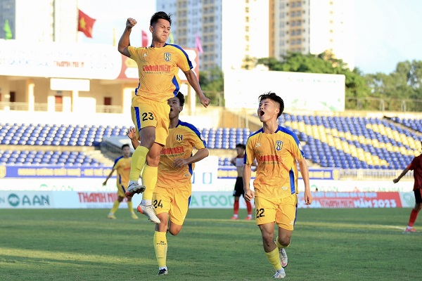 VCK U.21 Quốc gia Thanh Niên 2023 - bảng C: Thắng đậm Long An, liệu SLNA có cơ hội chơi Tứ kết?