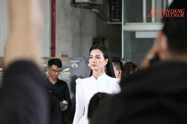 Mãn nhãn trước nhan sắc xinh đẹp tựa ‘nữ thần’ của siêu mẫu Anh Thư trên thảm đỏ Miss Grand Vietnam 2022