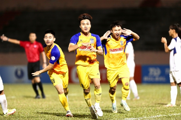 Tứ kết 4 - ‘Cầu thủ xuất sắc nhất trận’ Nguyễn Quang Vinh: Đối đầu đương kiêm vô địch tại Bán kết nhưng U.19 SLNA vẫn chiến hết mình