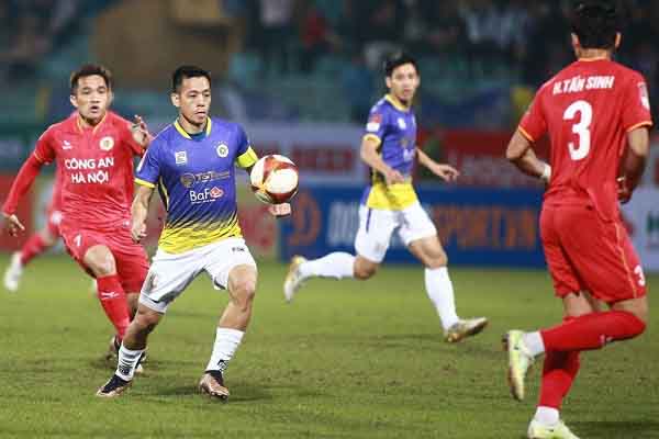Văn Quyết hóa người hùng, Hà Nội FC thắng thuyết phục trong trận cầu derby thủ đô
