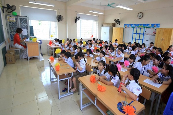 Hà Nội: Thiếu trường học khiến học sinh chịu áp lực thi cử cao