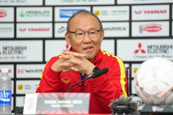 HLV Park Hang Seo trả lời cực gắt tại buổi họp báo trước trận bán kết lượt về với ĐT Indonesia