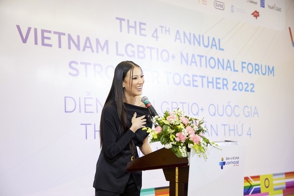 Á hậu Kim Duyên nhận 2 giải thưởng lớn tại 'Diễn đàn LGBTIQ+ Quốc gia'