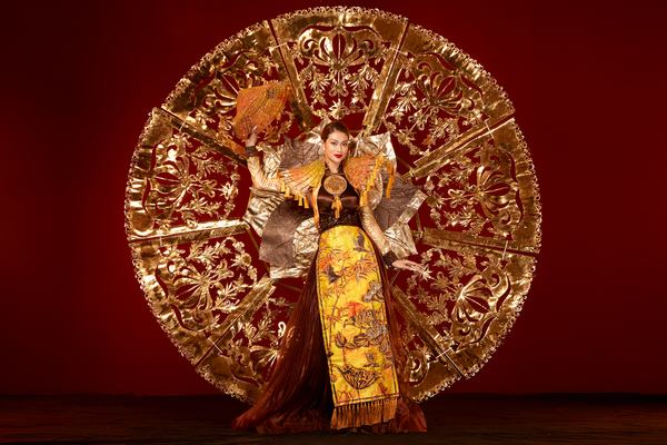 Thiên Ân mang trang phục dân tộc độc đáo đến 'Miss Grand International 2022'