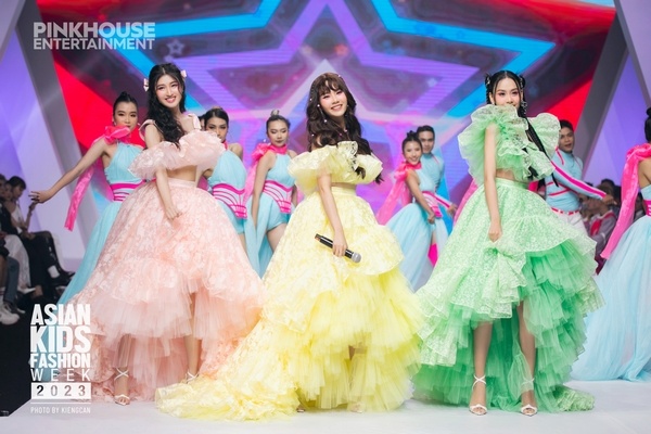 Màn kết hợp bất ngờ của Mai Phương, Phương Nhi, Ngọc Hằng tại 'Asian Kids Fashion Week 2023'