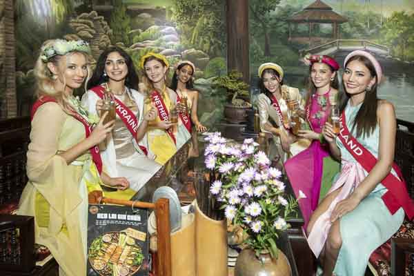 Dàn người đẹp 'Miss Charm 2023' phát cuồng với ẩm thực Việt
