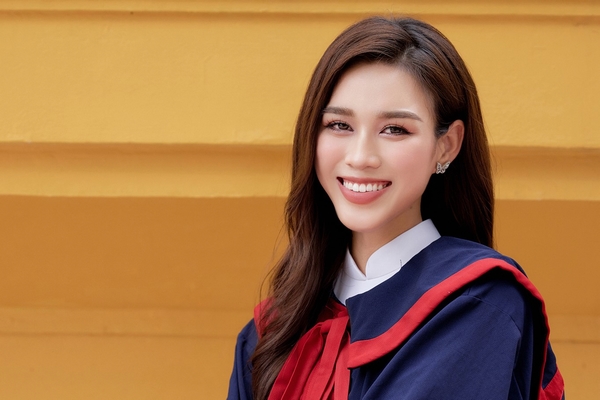 Bộ ảnh kỷ yếu của Hoa hậu Việt Nam 2020 gây chú ý