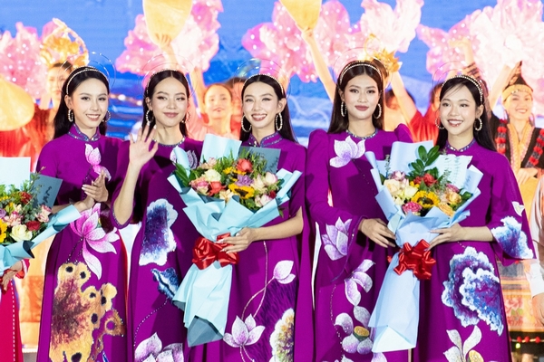 Thùy Tiên, Thiên Ân cùng Top 3 HHVN khoe sắc rạng rỡ tại Nghệ An